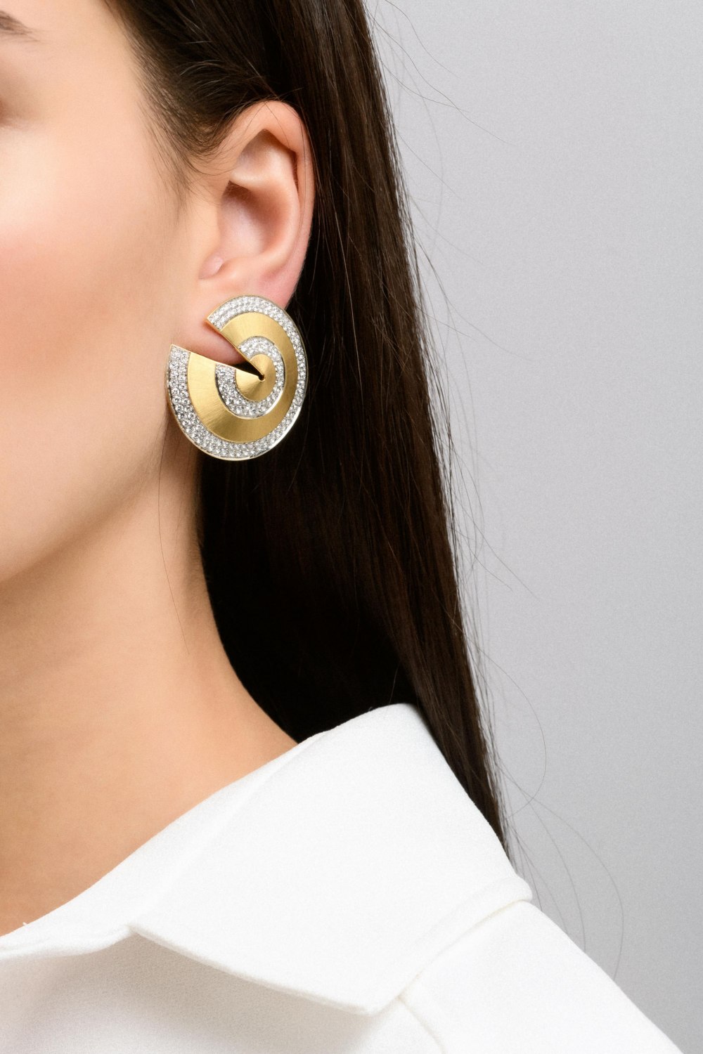 SUTRA - Circular Diamond Earrings